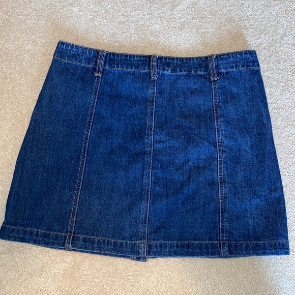 LIKE NEW Forever 21 denim skirt - Picture 2 of 4